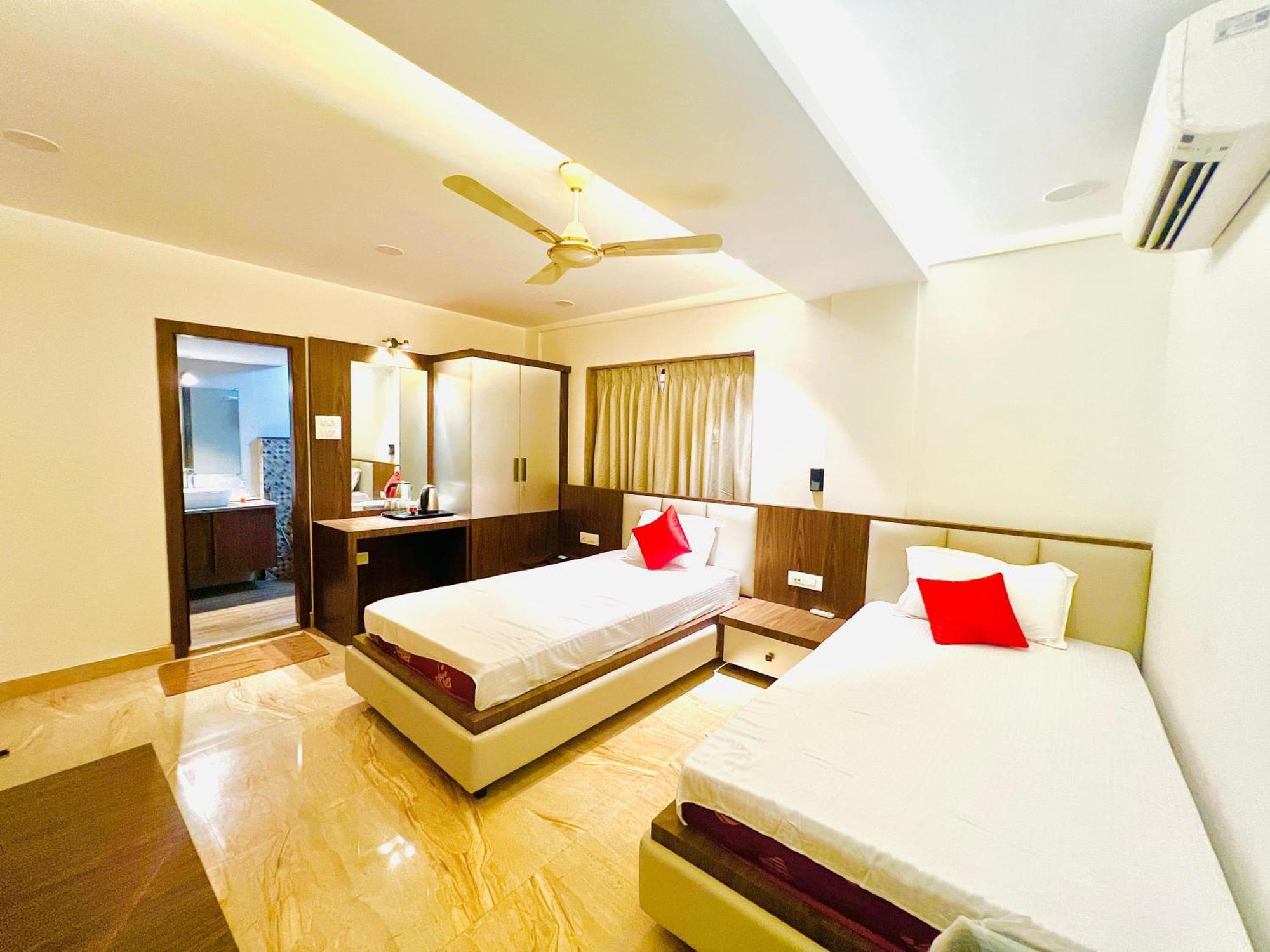 Petals Banquet And Suites, Newtown Business Club Hotel Kolkata